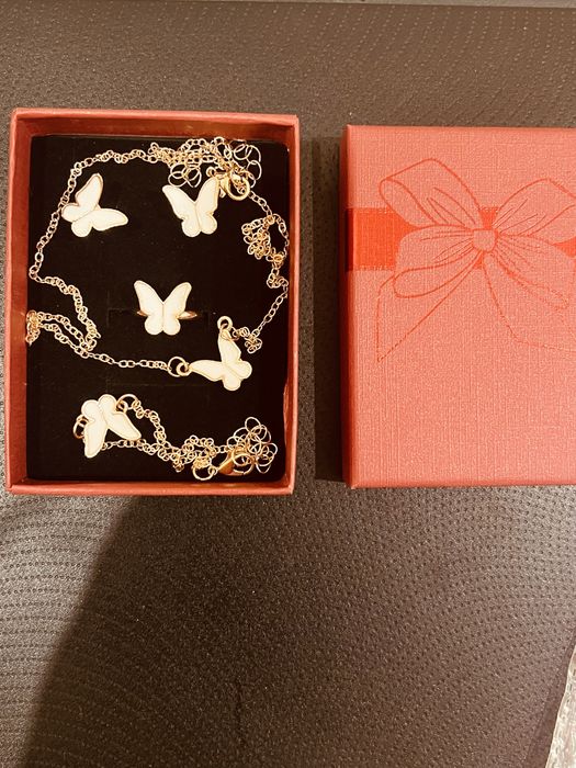 Цепочка, кольцо, серьги,, и браслет