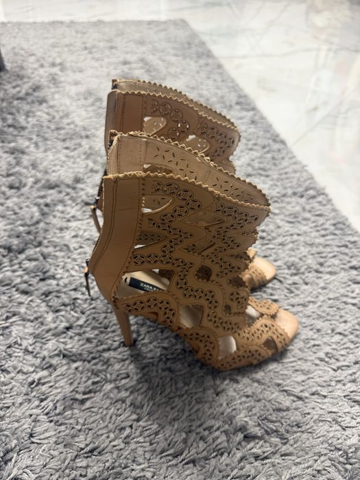 Sandale cu toc zara