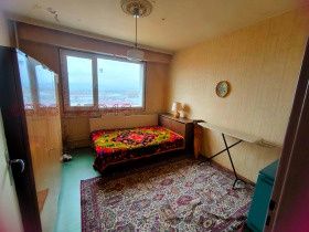 Продавам 3- стаен апартамент гр. Казанлък