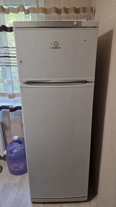 Холодильник Indesit ST167.028