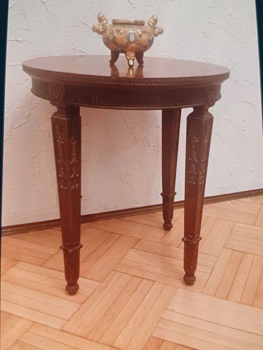 Masa veche de colectie