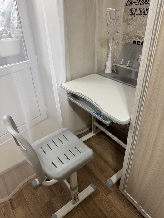 Детский письменный стол