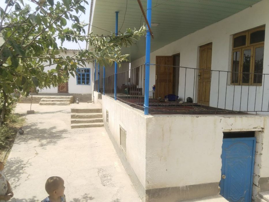 Barcha sharoitlari bor uy sotiladi