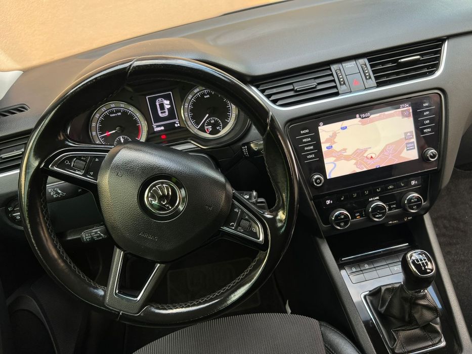 Skoda Octavia Elegance 2.0 TDI*Piele*Carlig*Navi*Senzori*Tempomat