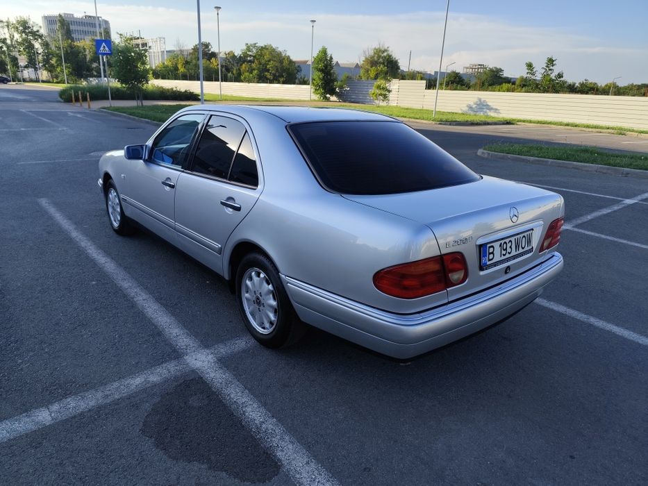 Vând Mercedes w 210 E 200