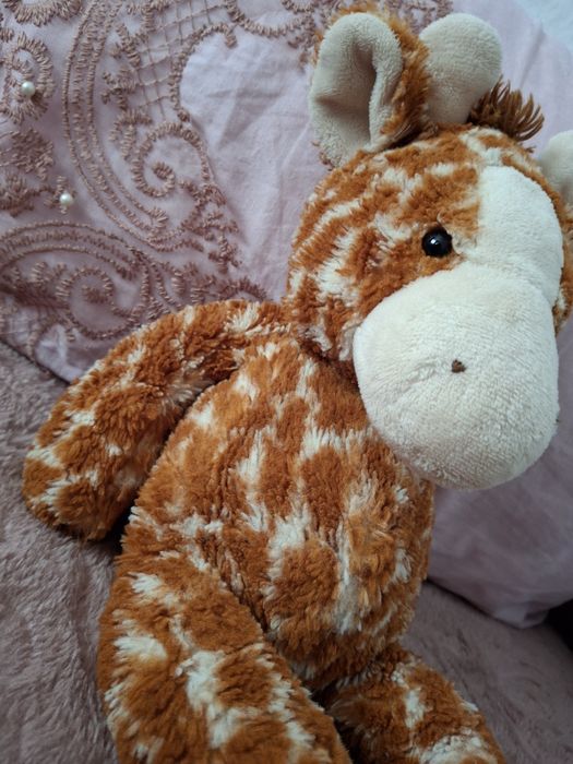 Girafă de pluș..