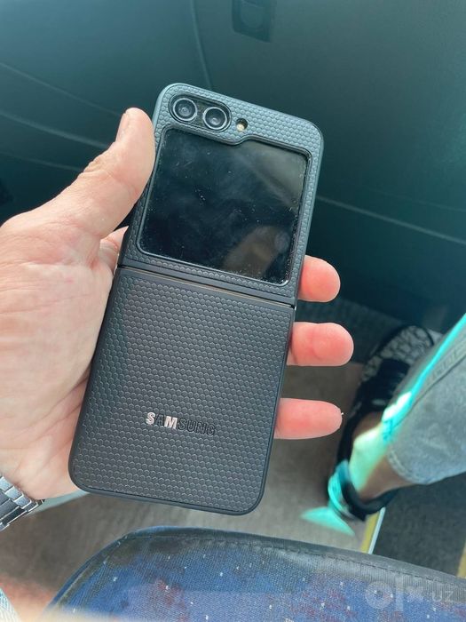 Iphone 12 va Z flip 5