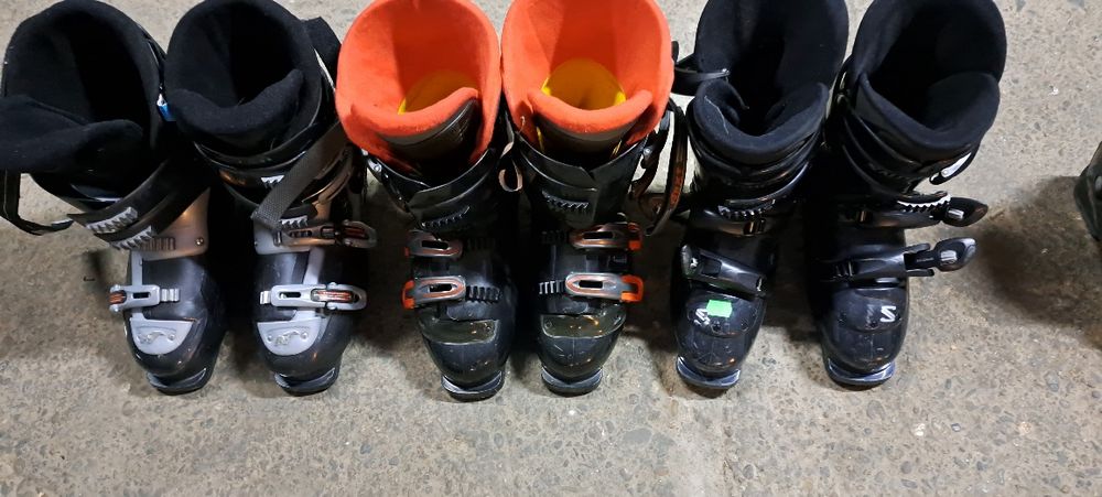 Clapari ski Salomon si Nordica