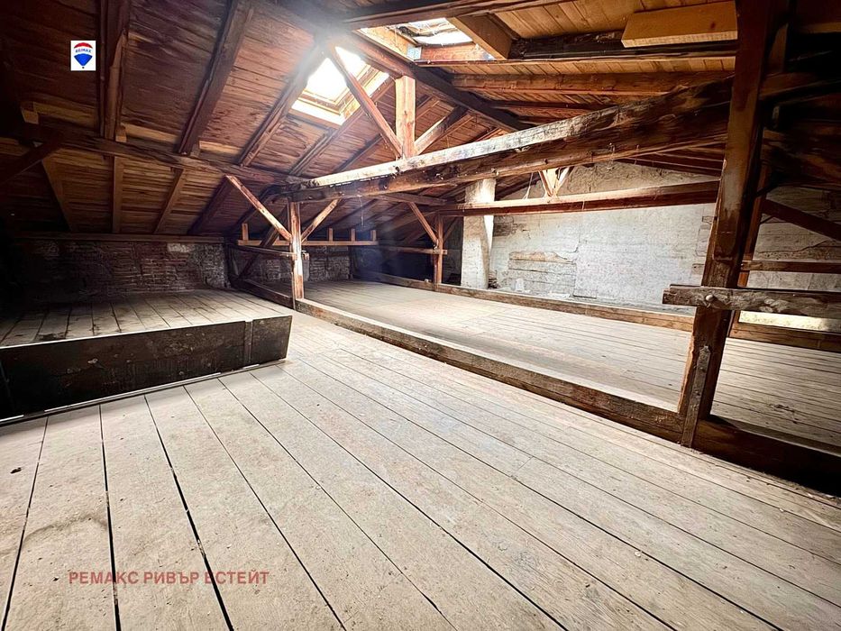 Продава се Етаж от къща в Русе, Център - 246 кв.м за 726 €/кв.м - Снимка #13