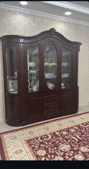 Сервант (гостинная стенка)