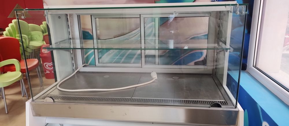 Хладилна витрина