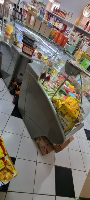 Продам витринный холодильник