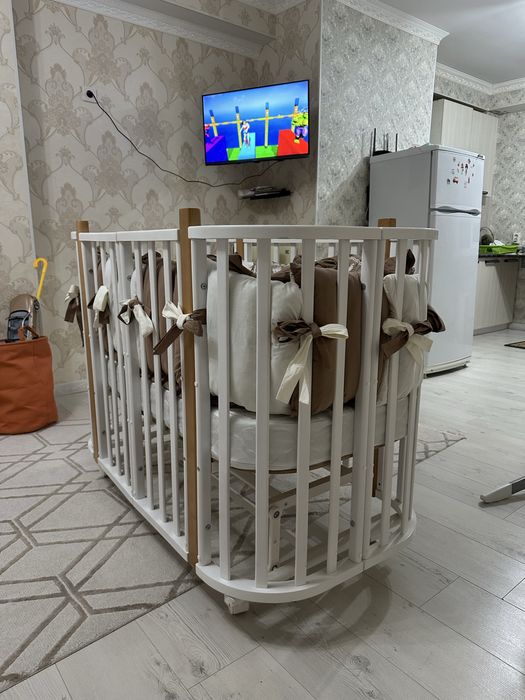 Детская кровать с бортиками.