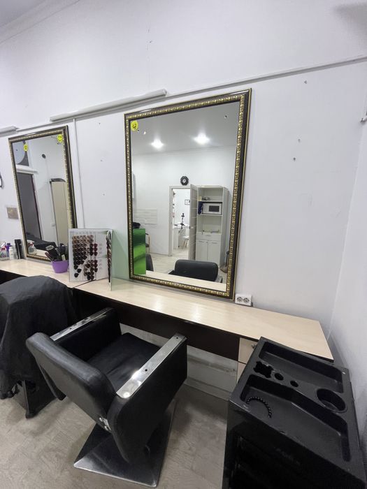 Продается зеркало , комод, кресло