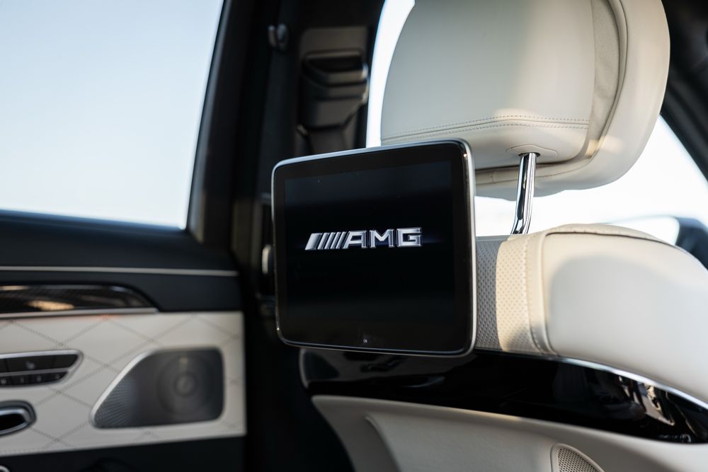 Mercedes S63 AMG Луксозна кола под наем с шофьор