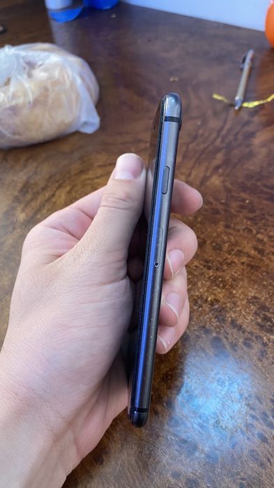 Iphone 8 ………………….