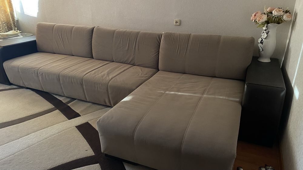 Диван угловой с оттоманкой