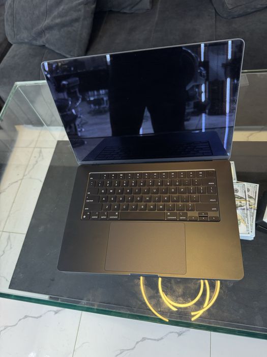 Apple MacBook Air M2 15” 2023Space Gray – Ideal holat