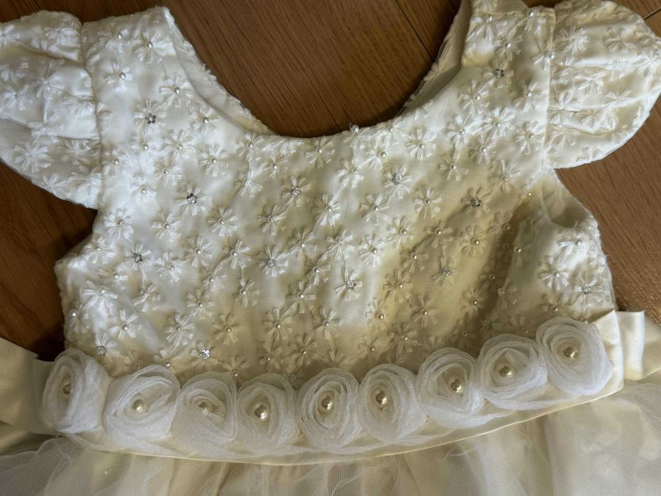 Рокля за кръщене/ сватба в цвят екрю 4 год