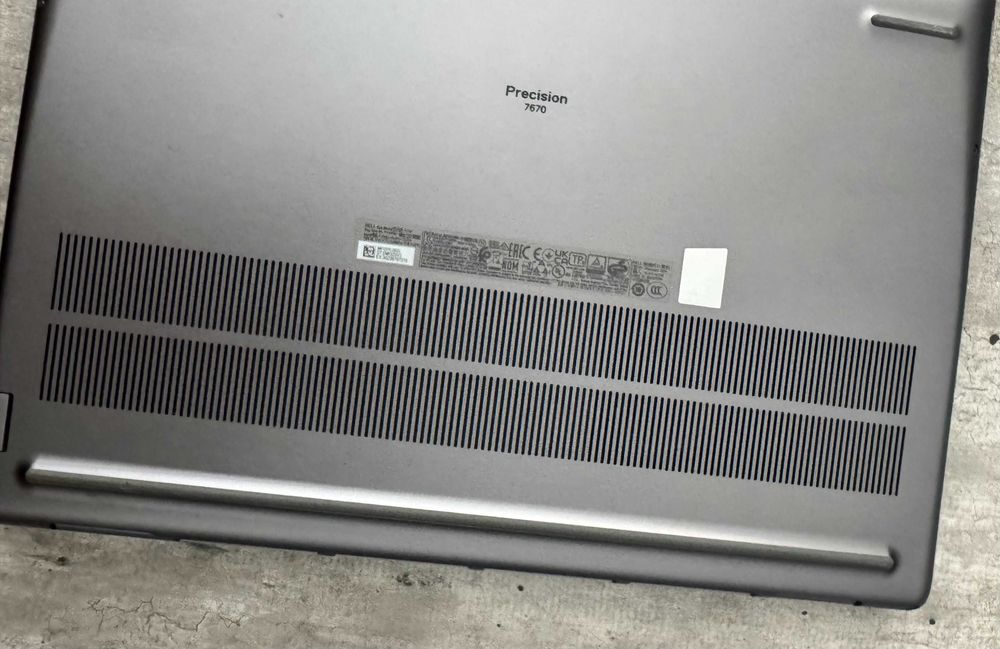 Dell Precision 7670, i7-12850HX, 64GB DDR5 CAMM, Nvidia RTX A5500 16GB