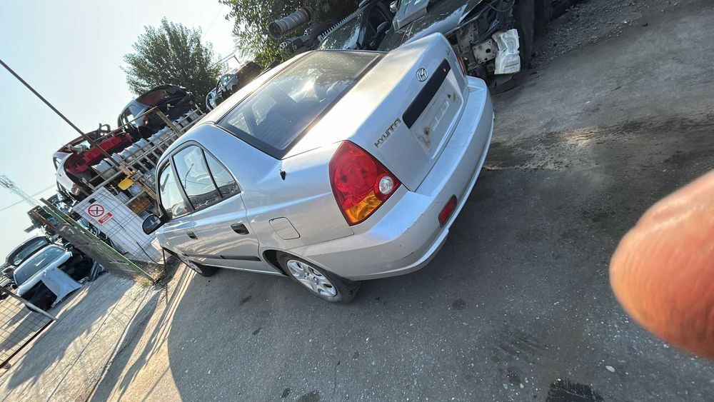 Dezmembrez Hyundai Accent an 2005 1.3 Benzina