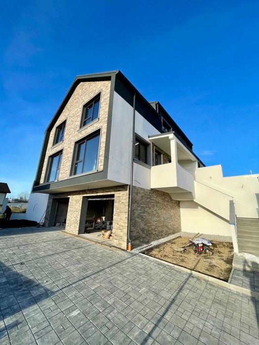 Casa cuplata cu panorama 156 metri utili, 2 garaje zona Dambul Rotund