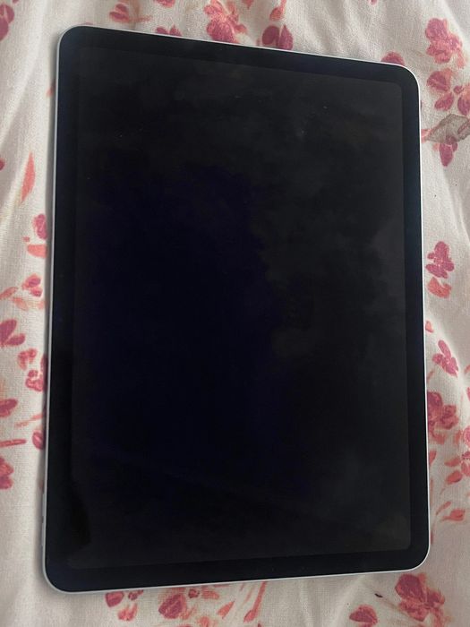 Продам Айпад Эйр 6 поколение 2024