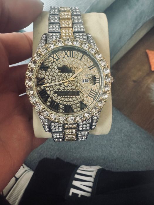 Дамски часовник  лъскав