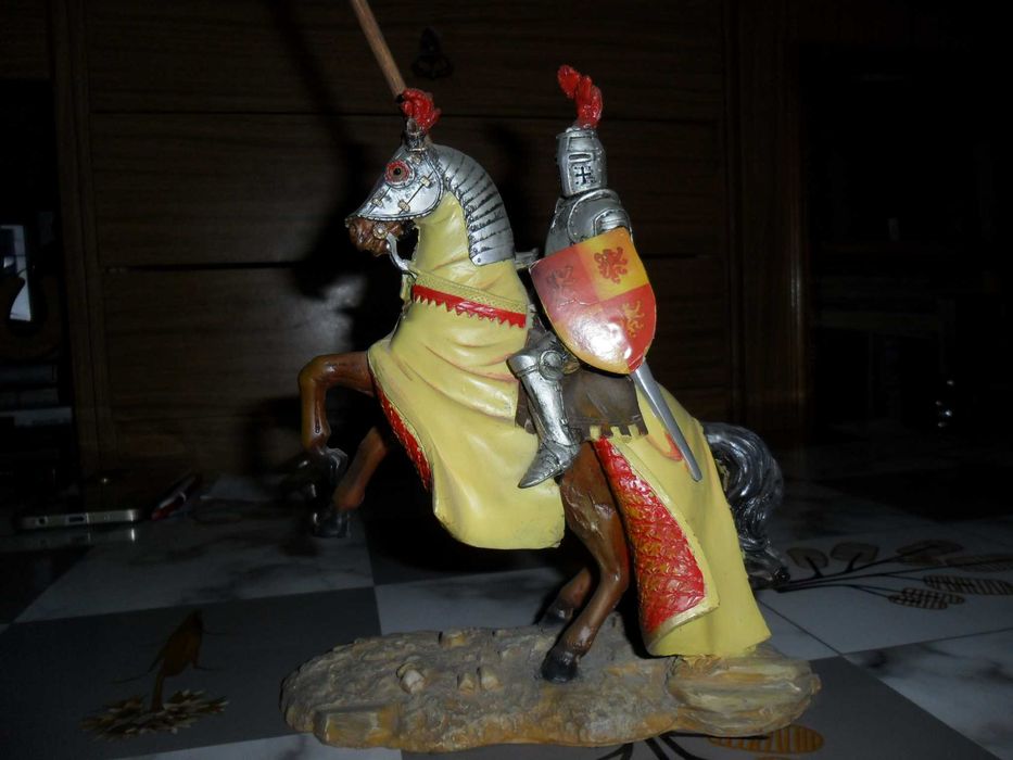 Продам статуэтку лошади