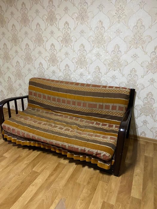 Диван, хороший, складной.