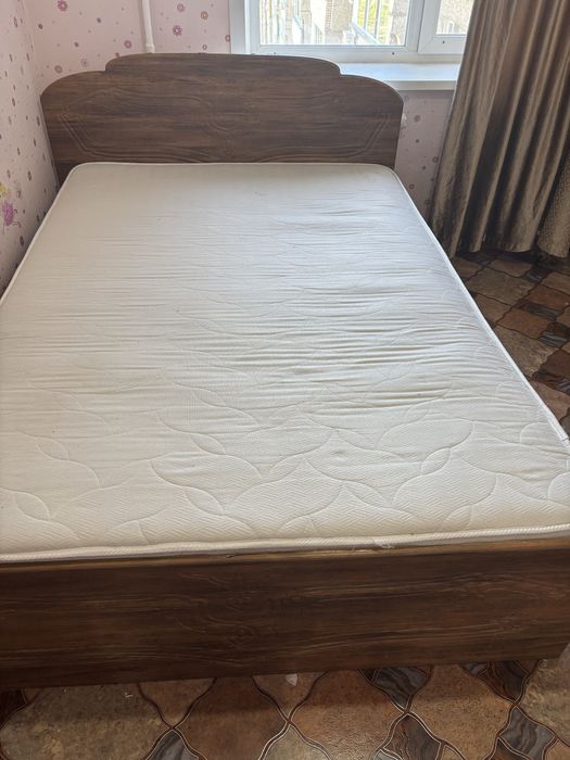 Кровать спальная
