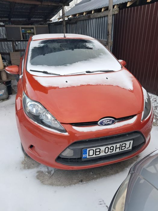 Vând Ford Fiesta an 2012