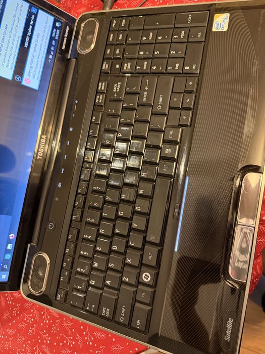 Продавам лаптоп toshiba a505