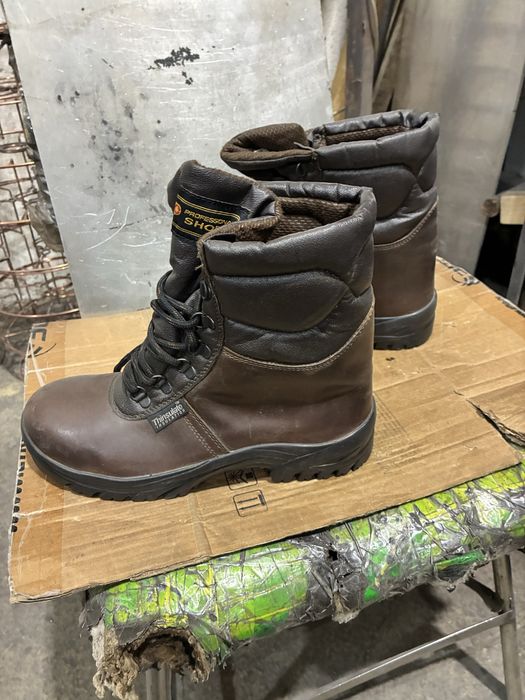 Продам обувь доя работы