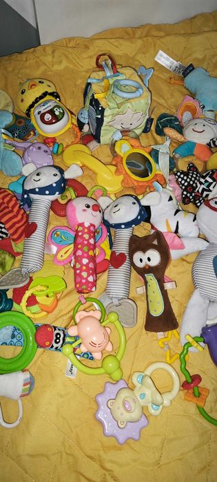 Лот бебешки играчки