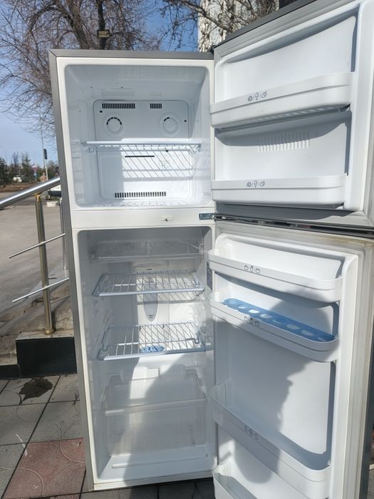 Холодильник LG сотилади