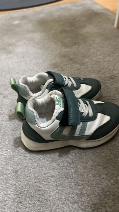 Детские кроссовки