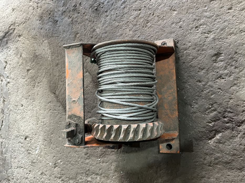 Продам Лебедку.