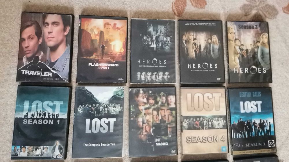 Vând colecție DVD - seriale/filme/concerte/spectacole.