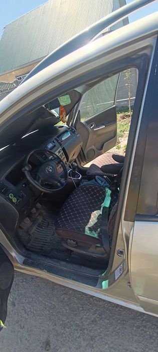 Продам машину Тойота Каролла версо