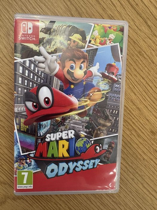 Nintendo Switch с 3 игри и множество аксесоари