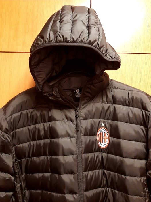 Яке с качулка на Милан