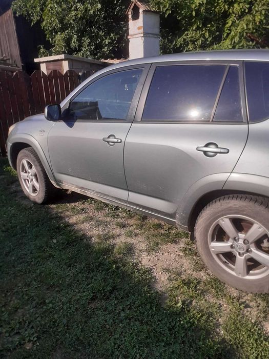 Masina Toyota RAV4