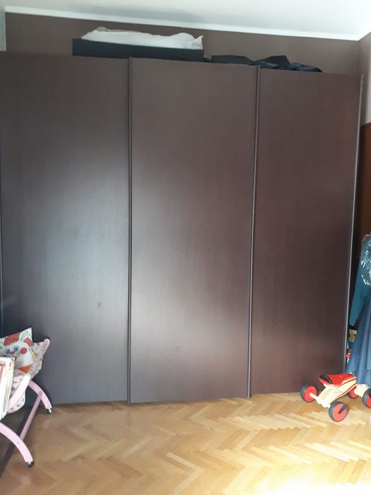 Dulap cu uși glisante