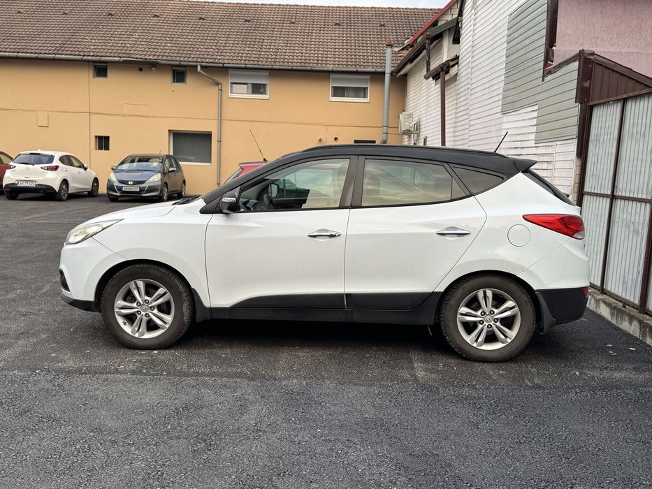 Hyundai ix35 2.0 CRDi 184 CP 4x4 Automat 2011 – Piele – 2 seturi roți