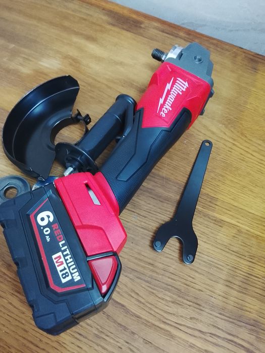 Flex Milwaukee cu variator de viteza și o baterie de 6A NOI