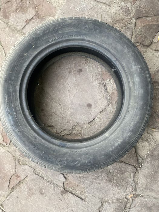 Продам резину 235’60’18