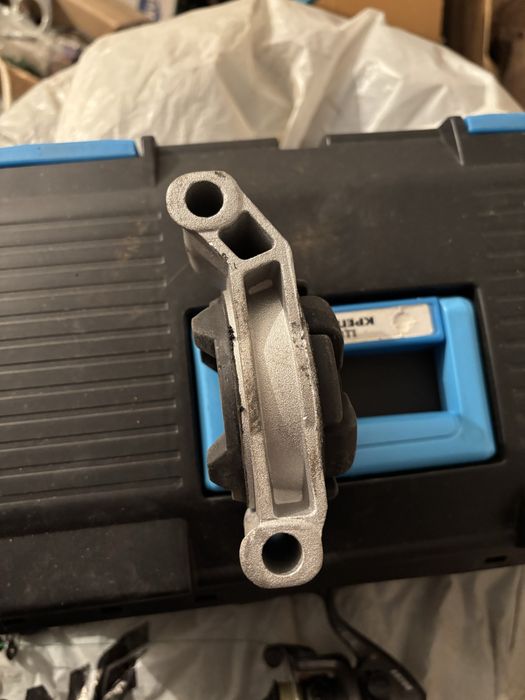 Продам запчасти ауди 80 б4