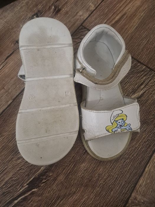 Детские сандали продам