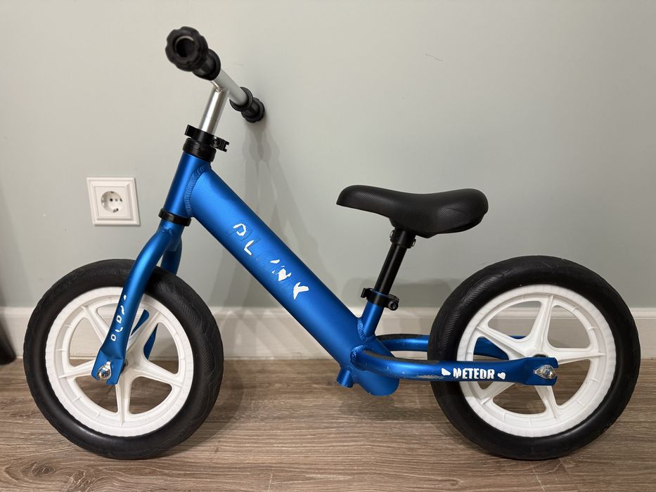 беговел (руль и сиденье регулируются)